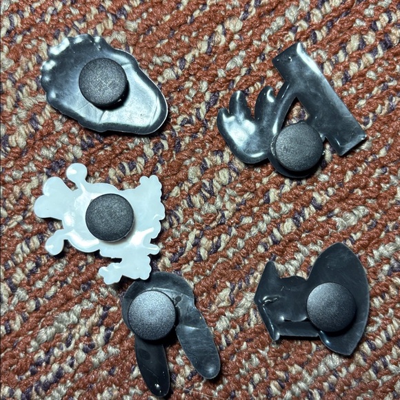 Bad bunny Jibbitz croc accessories - Picture 2 of 2